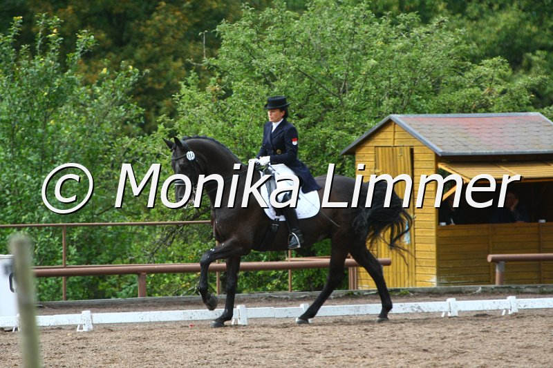 109M1389_Rainsborough_Dressur S_St. Georg.JPG